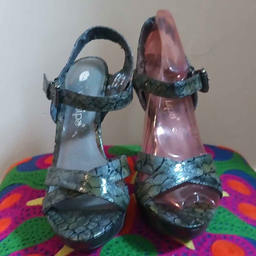 Two LIPS Women's Dainty Heels